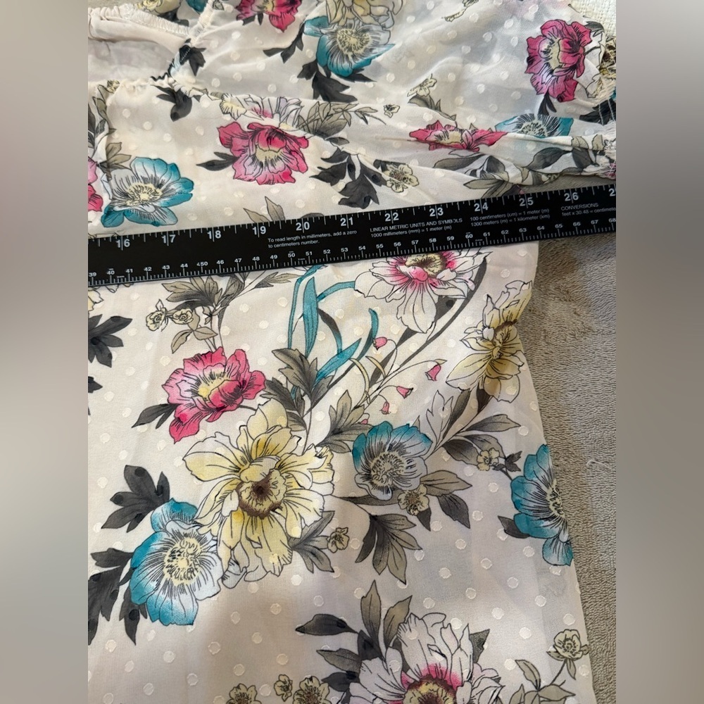 Torrid size 1X Beige Floral Puffed Sleeve Romantic Plus Size Women's Top - Picture 5 of 10